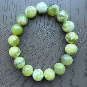 Xuiyan jade bracelet 11-12-13mm ( see pictures)